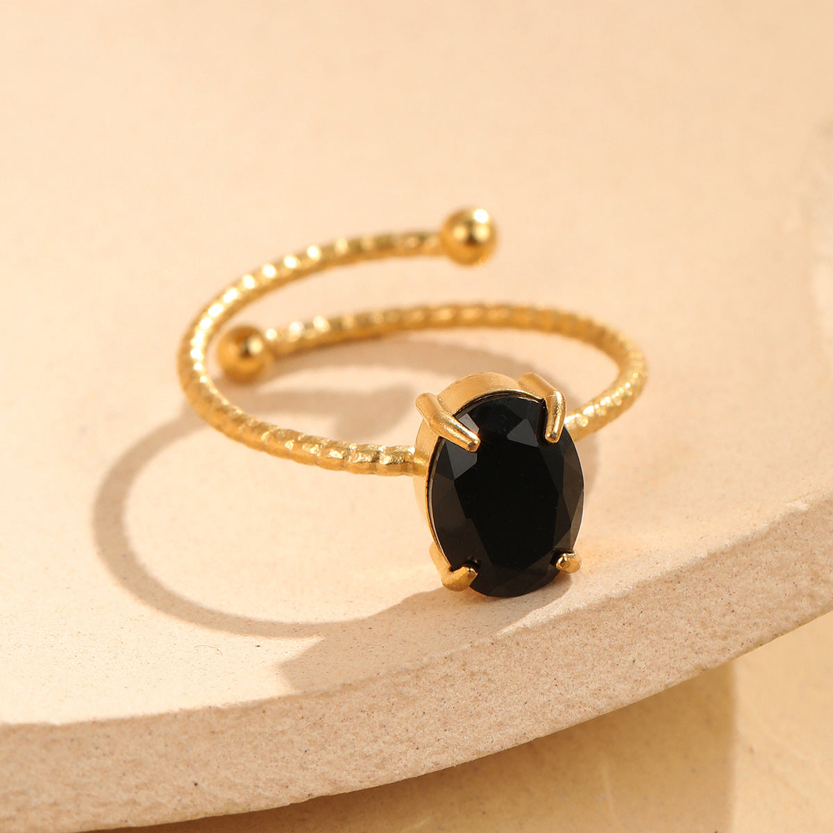 Anillo minimalista ovalado de circonita de acero inoxidable con acabado chapado para mujer, elegante para uso diario