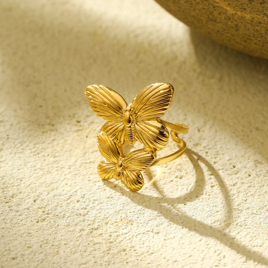 Anillo de Acero Inoxidable en Forma de Mariposa de Lujo Ligero para Mujeres, Accesorio de Moda con Baño Resistente a la Decoloración