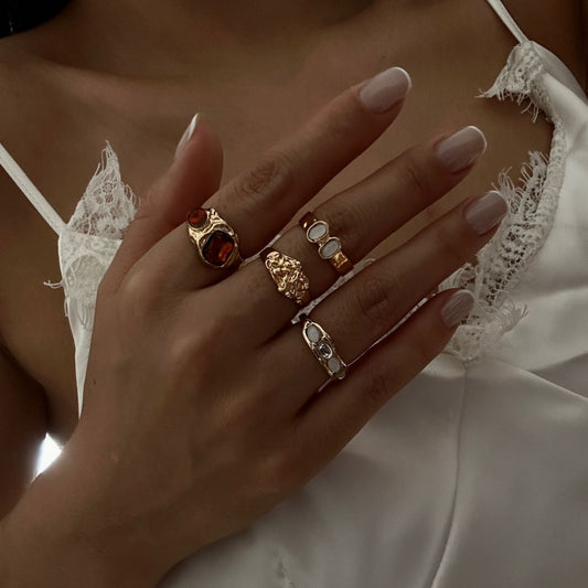 Anello in lega placcata con intarsio di strass geometrici stile streetwear vintage da donna