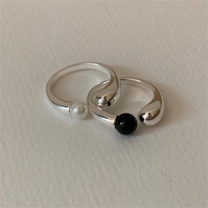 Minimalist Heart-Shaped 925 Sterling Silver Ring with Beveled Square Accents for Women
