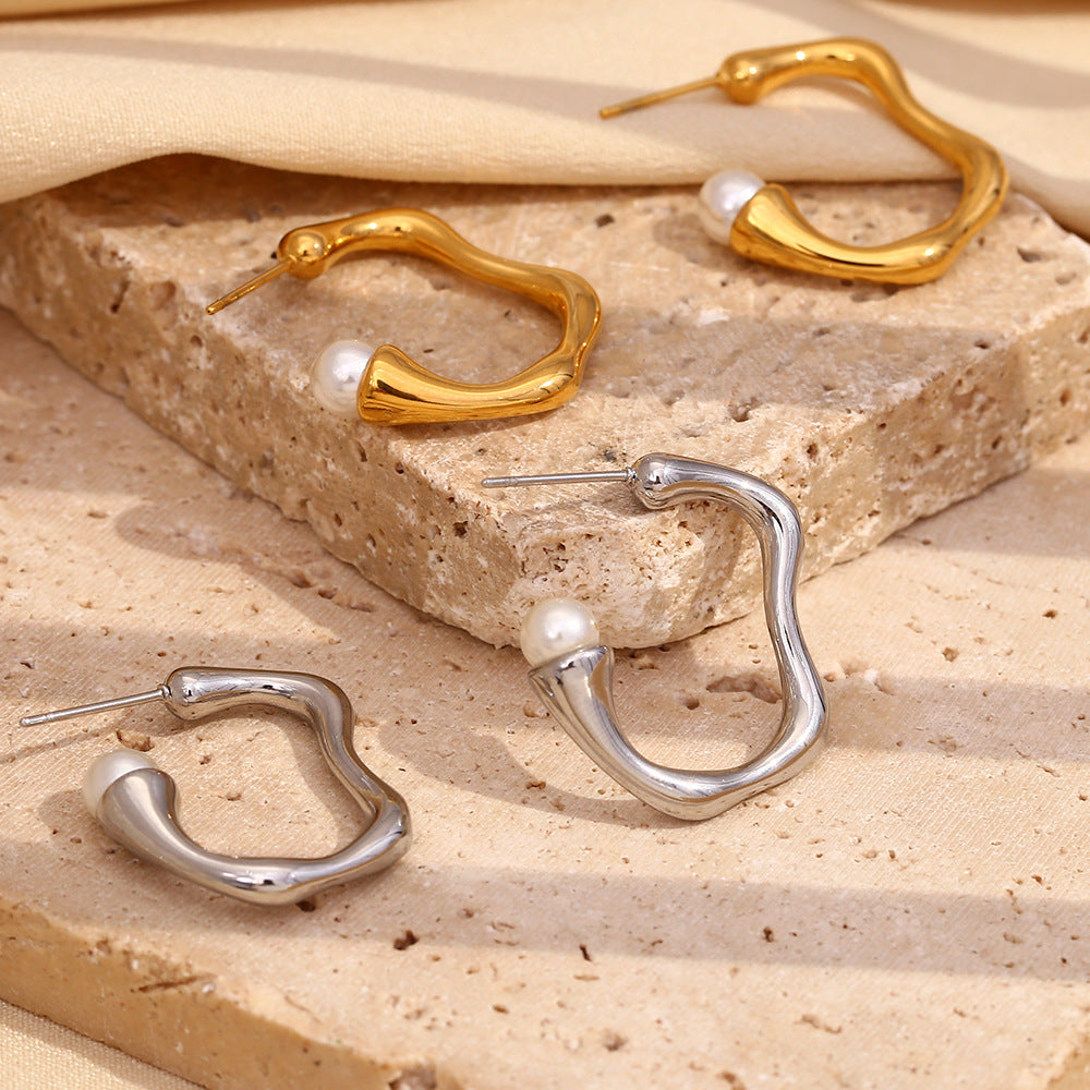Orecchini da donna minimalisti e geometrici a C con perle, in acciaio inossidabile placcato oro 18K