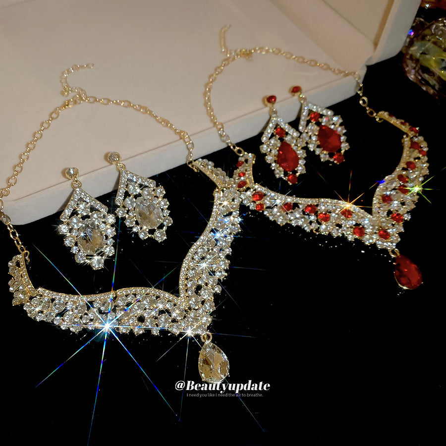 Retro Elegant Palace Style Rhinestone Teardrop Earrings and Clavicle Necklace Set in Alloy for Women