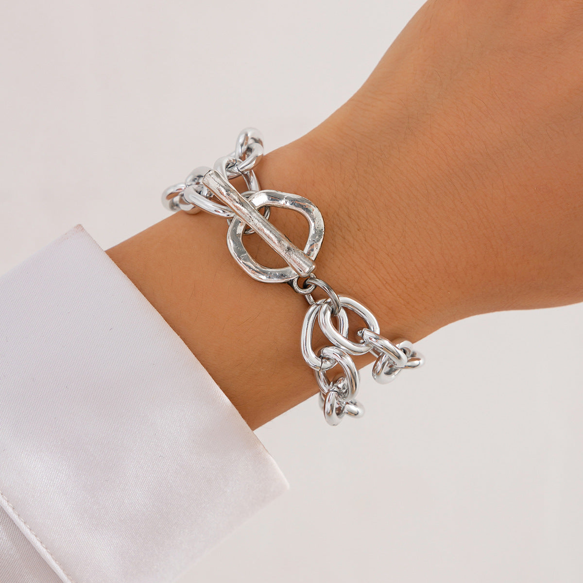 Vintage Lock-Shaped Alloy Bracelet Set with Plated Finish for Women, Stackable Elastic Beaded Bracelets Featuring Tassel and Chain Accents