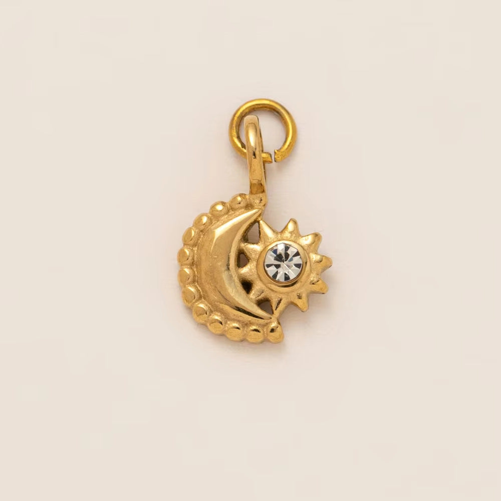 Collana con ciondolo a frusta unisex in acciaio inossidabile placcato oro 18 carati