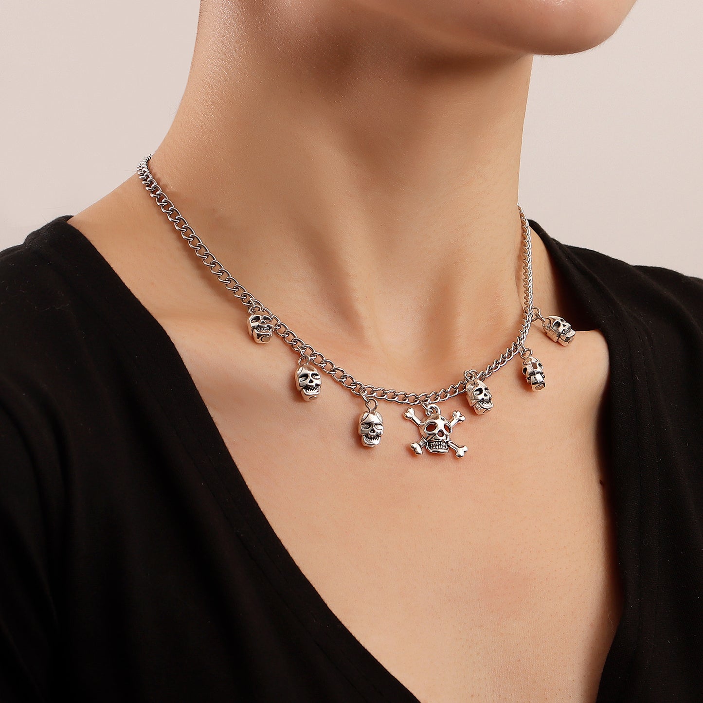 Punk Hip-Hop Skull Pendant Necklace in Alloy with Plated Finish for Women and Men