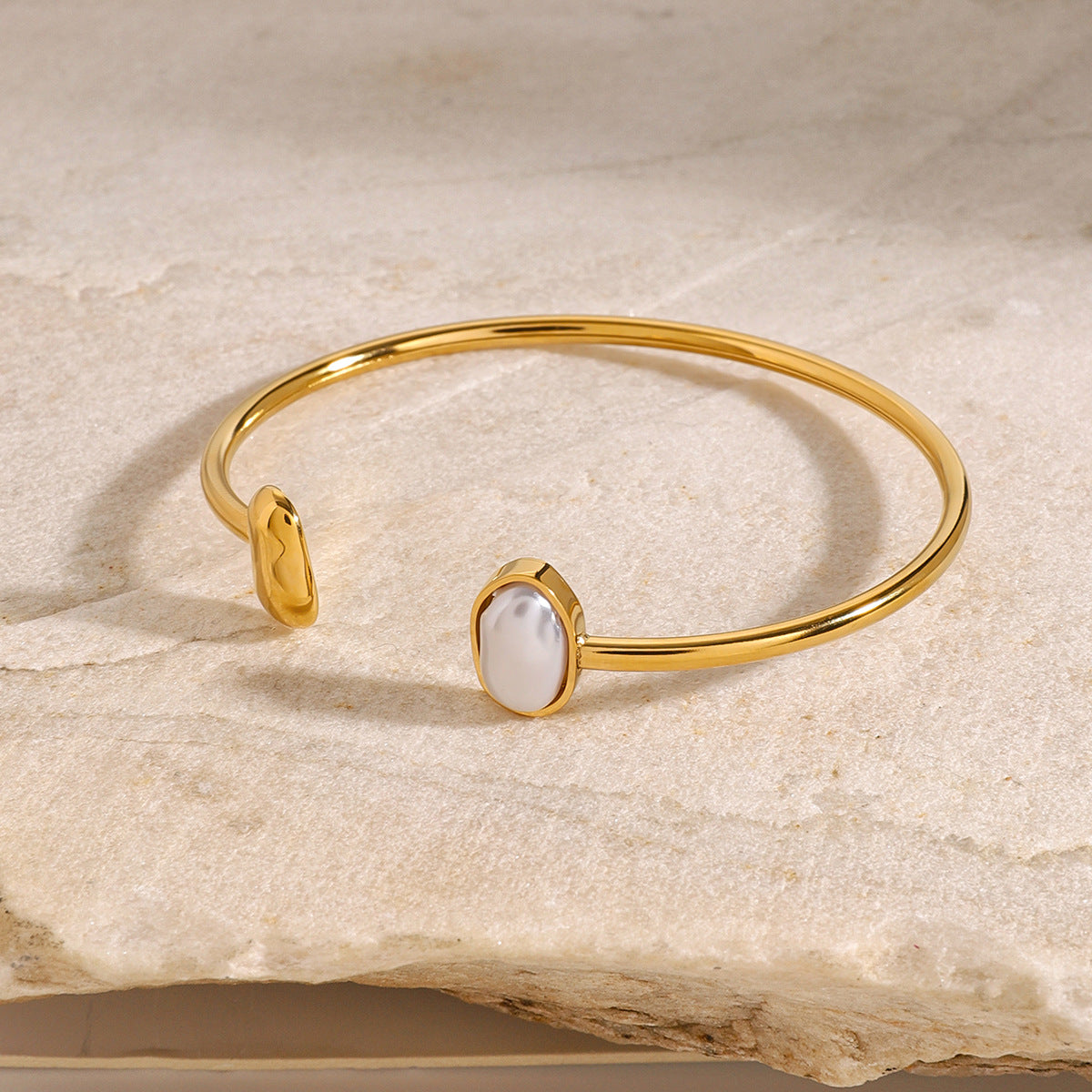 Bracciale geometrico minimalista da donna in acciaio inossidabile con finitura placcata