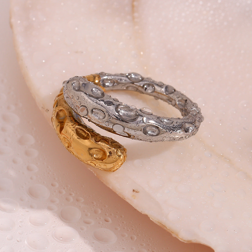 Anello da donna a serpente aperto in acciaio inossidabile con placcatura in oro 18 carati, texture martellata irregolare e ispirazione vintage