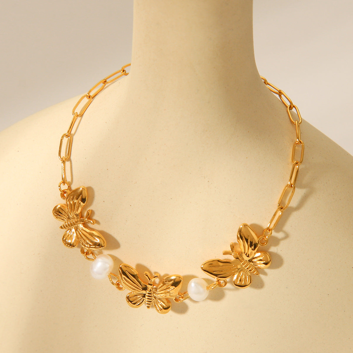 Fashionable 18K Gold Plated Stainless Steel Butterfly Pearl Bracelet for Women