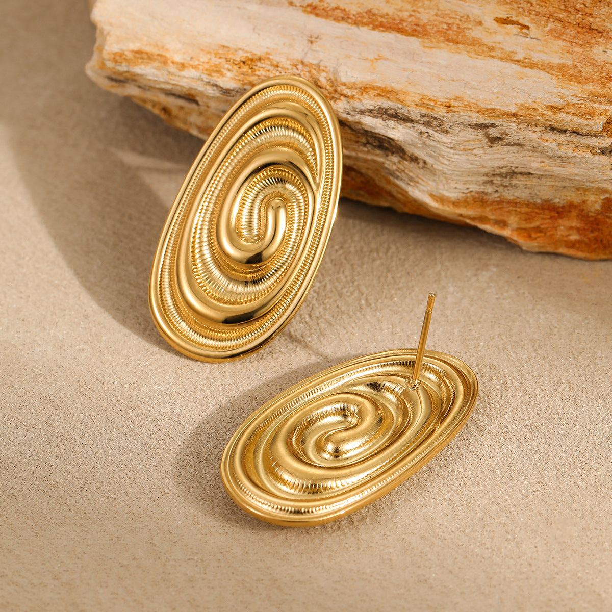 Pendientes ovalados geométricos de acero inoxidable para mujer con acabado chapado y diseño arrugado texturizado