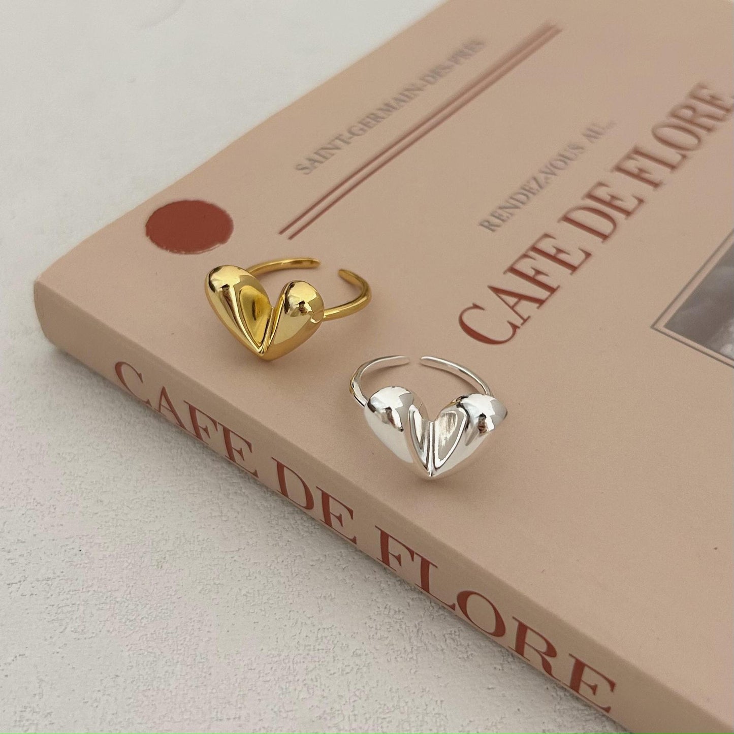 Anello Minimalista a Cuore in Argento Sterling S925 con Design Pulito e Fascia Liscia