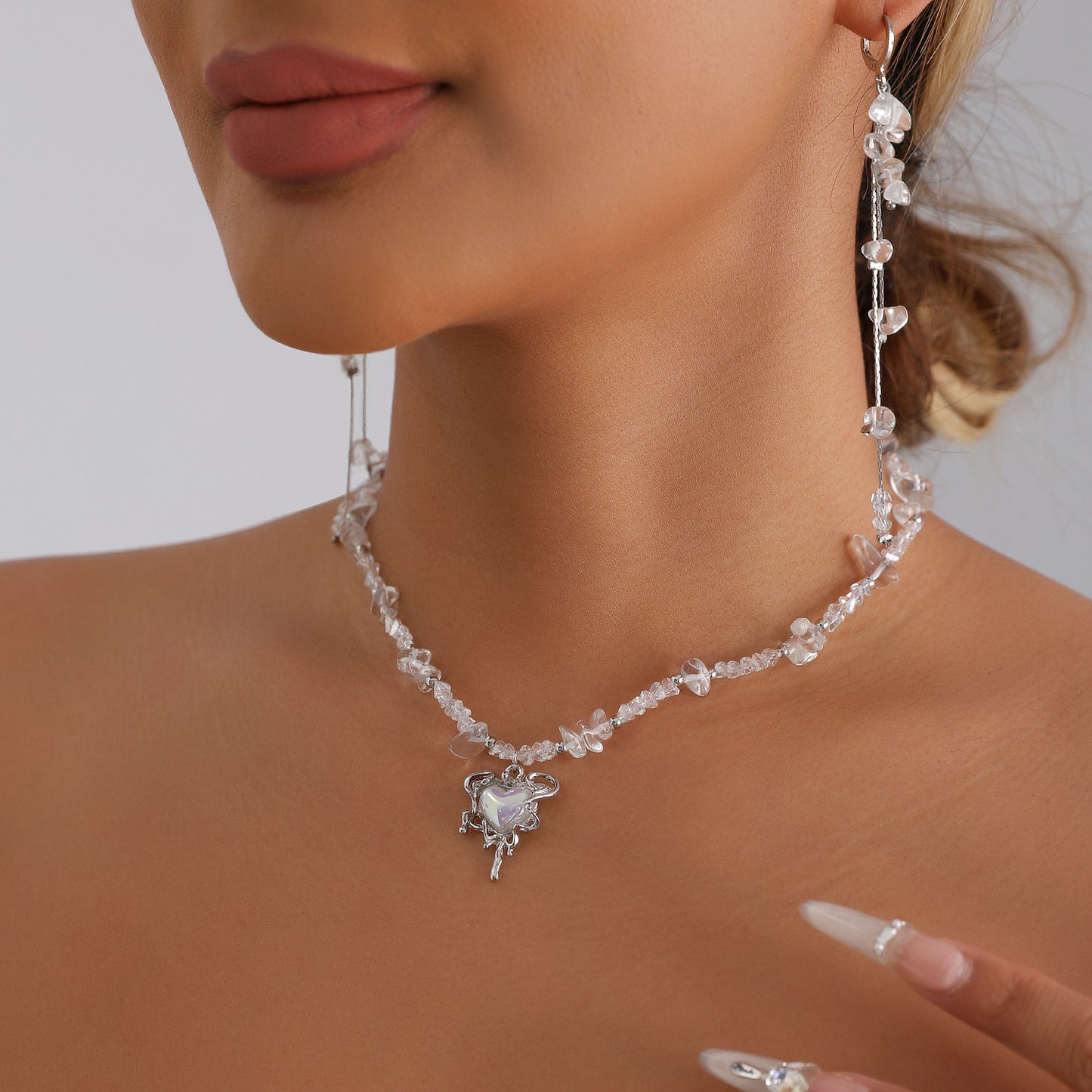 Minimalist Fashion Hollow Heart Geometric Alloy Plated Necklace with Artificial Stone for Women
