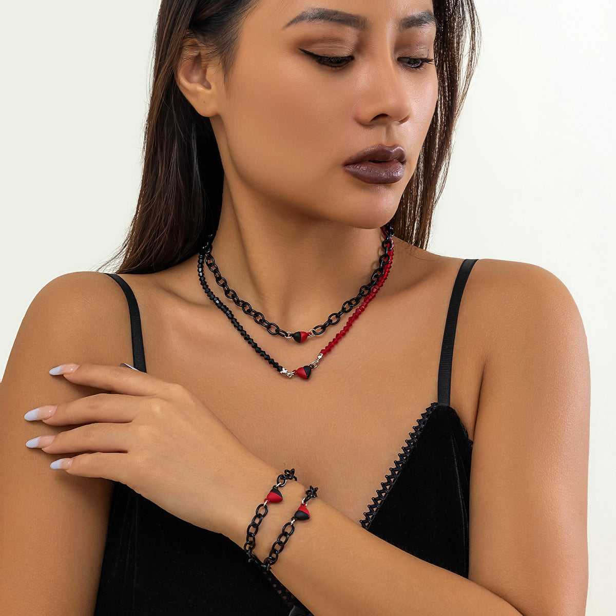 Minimalist Magnetic Heart-Shaped Pendant Necklace for Women with Electroplated Metal O-Chain and Geometric Accents