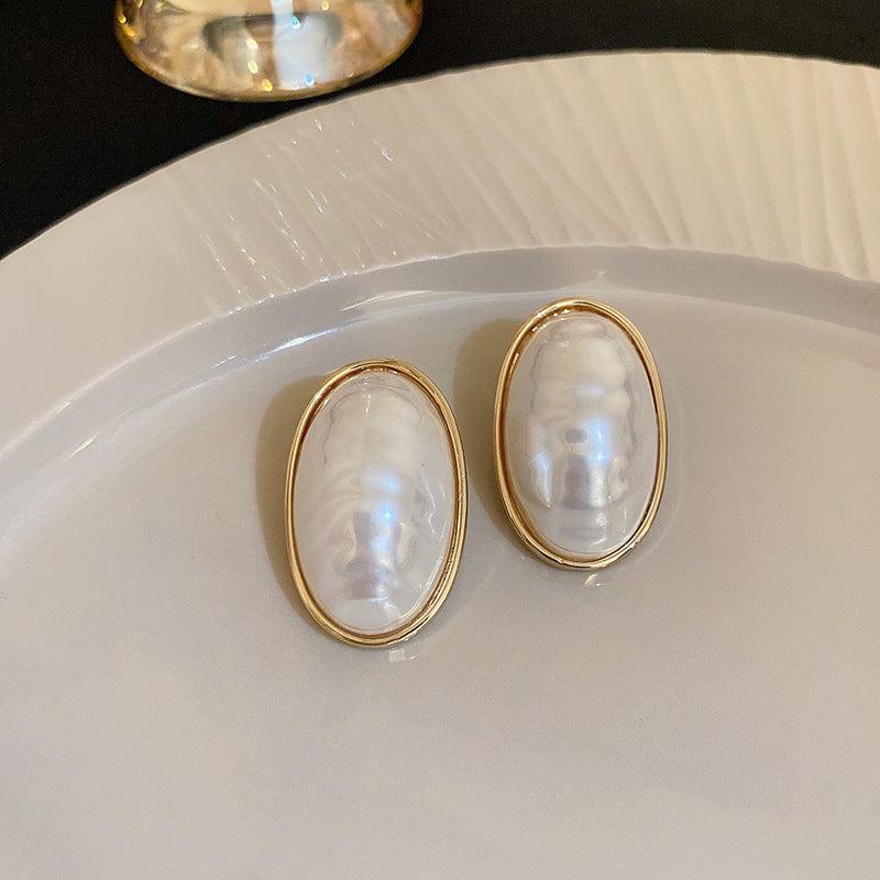 Orecchini a perno con perla geometrica vintage di lusso in rame placcato con perni in acciaio per donna