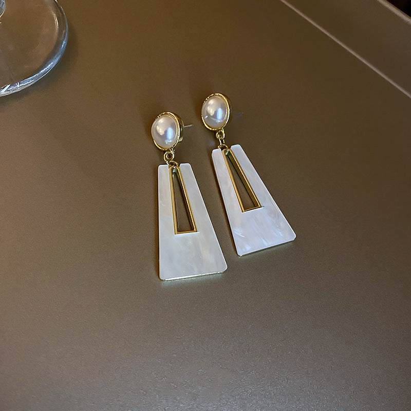Orecchini a perno con perle dolci, eleganti e floreali per donna con perni in argento sterling 925