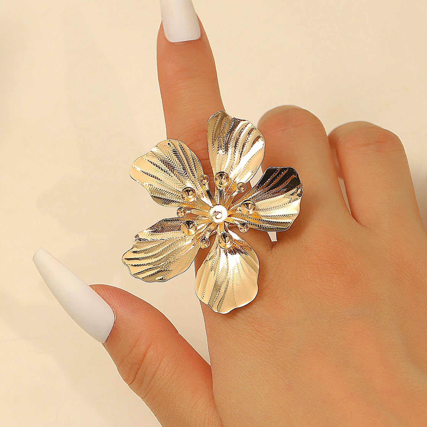 Anello Aperto da Donna a Goccia d'Olio Placcato in Lega con Motivo Floreale Geometrico Esagerato