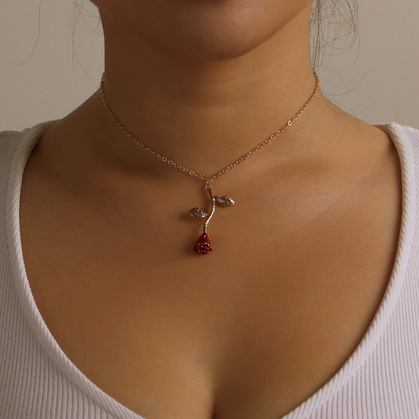 Natural Floral Rose Pendant Necklace for Women Alloy Chain with Plating Finish