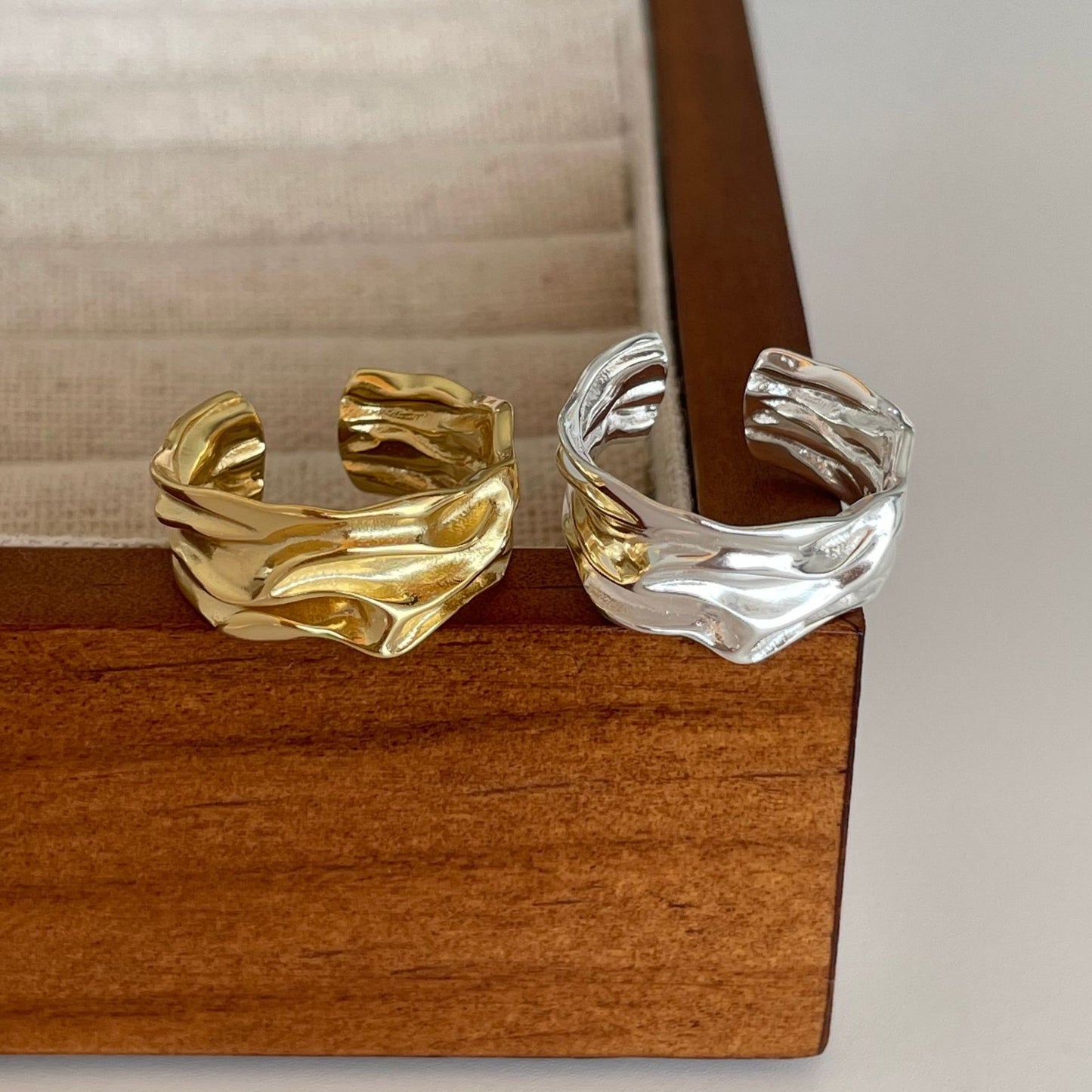Anello testurizzato geometrico da donna in argento sterling 925
