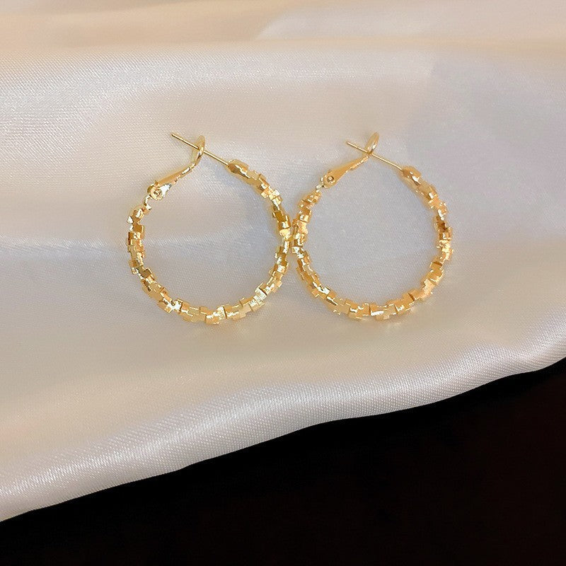 Orecchini da donna geometrici minimalisti in metallo con finitura lucida e placcatura in oro, per l'uso quotidiano