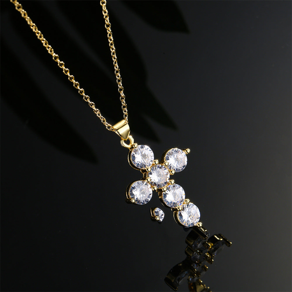 Collana con pendente geometrico da donna in rame placcato oro con zirconi micro-incastonati