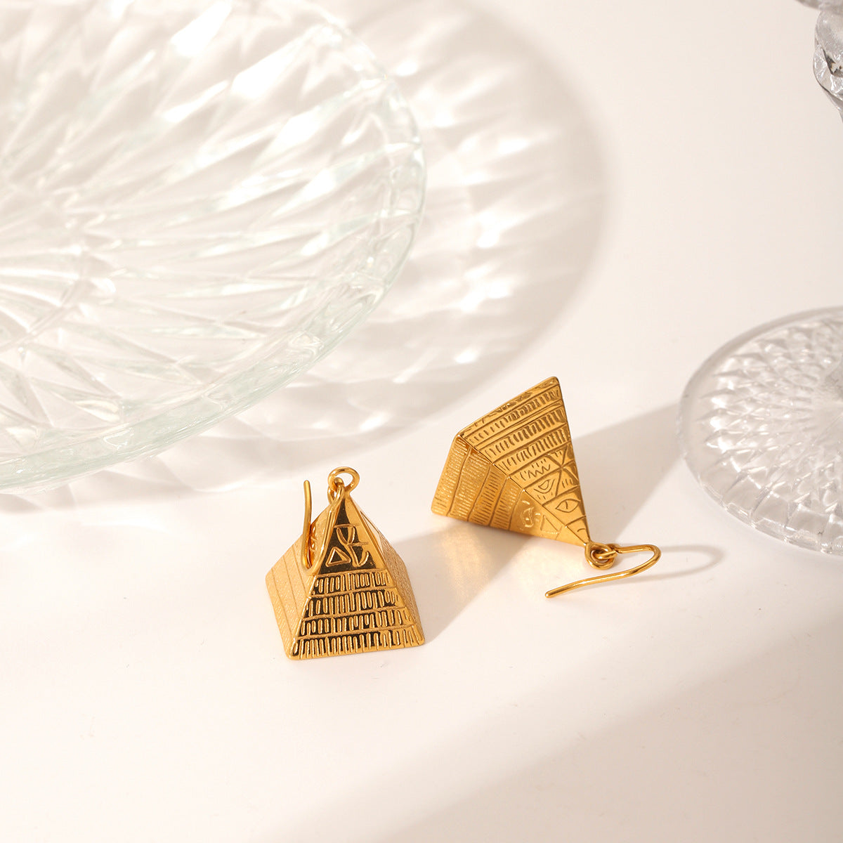 Orecchini a perno da donna in acciaio inossidabile a piramide geometrica placcati in oro 18K vintage