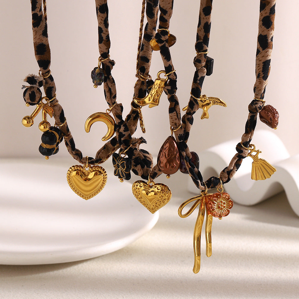 Collar con Colgante de Luna y Estampado de Leopardo Geométrico Minimalista para Mujer de Acero Inoxidable con Baño de Oro de 18K