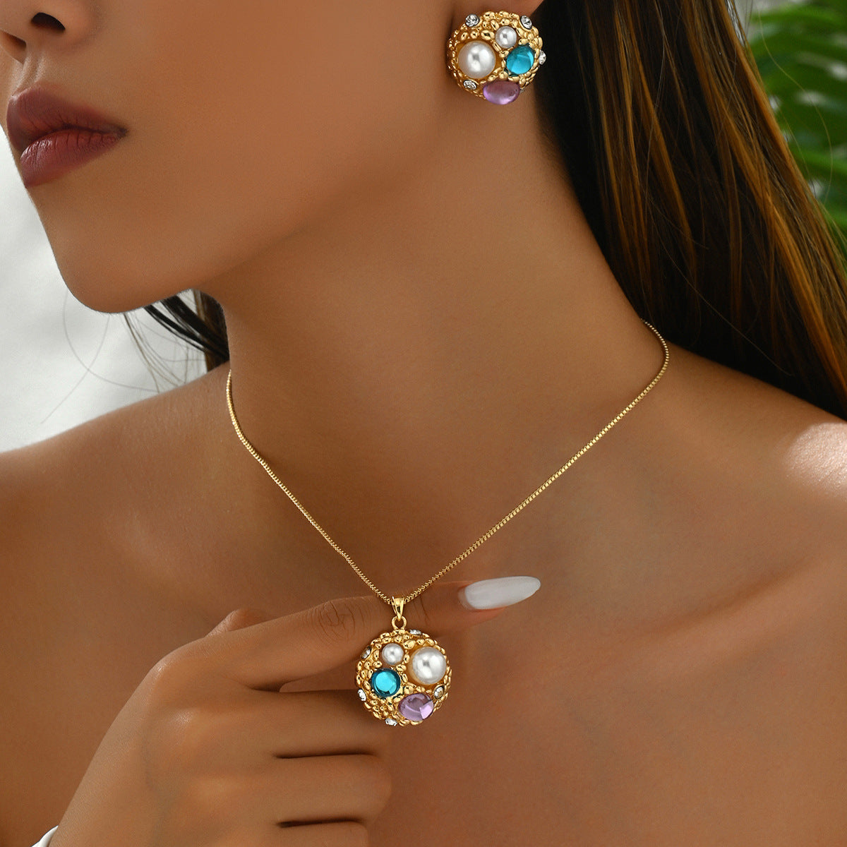 Set di Gioielli Minimalista da Donna con Collana e Orecchini in Rame a Forma Geometrica, Caratterizzati da Gemme Artificiali Placcate Oro Intarsiate