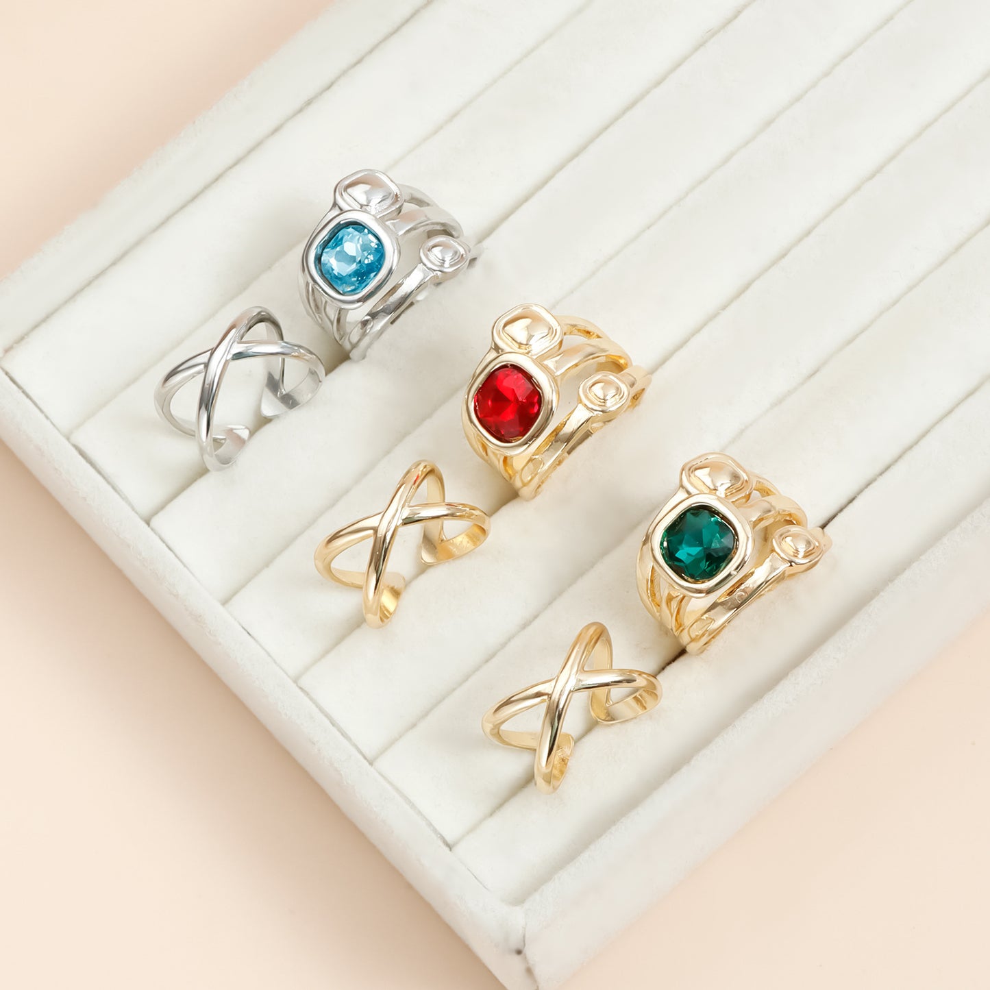 Anillo Abierto Geométrico Ajustable con Acabado Metálico Plateado y Detalles de Piedras Preciosas Coloridas para Mujer