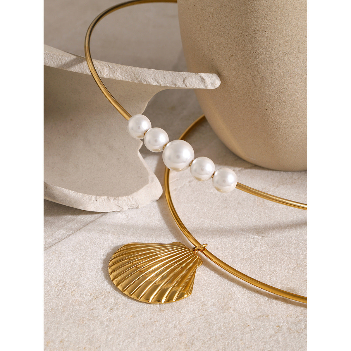Collana girocollo con pendente a conchiglia e perla in acciaio inossidabile placcato oro 18 carati, stile vintage francese elegante da donna