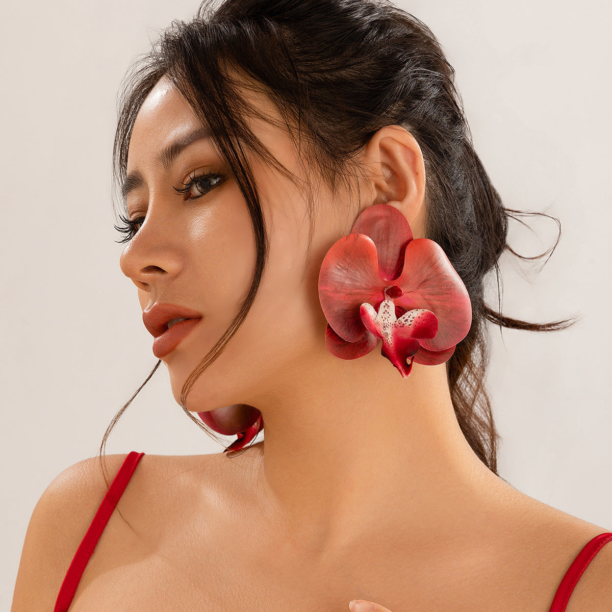 Floral Plastic Choker Necklace for Women