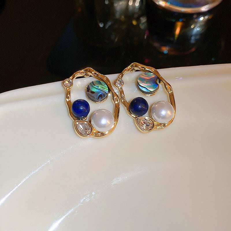 Pendientes de perlas florales vintage con incrustaciones de diamantes de imitación en acero de titanio y postes de plata 925, diseño de esmalte goteado en forma de lágrima para mujer