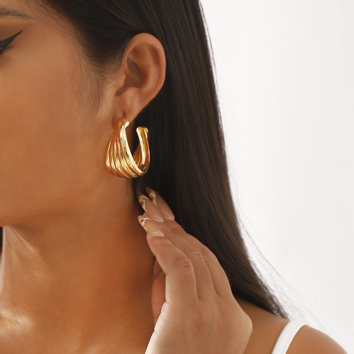 Pendientes de aro geométricos multicapa en forma de C de metal para mujer con acabado galvanizado