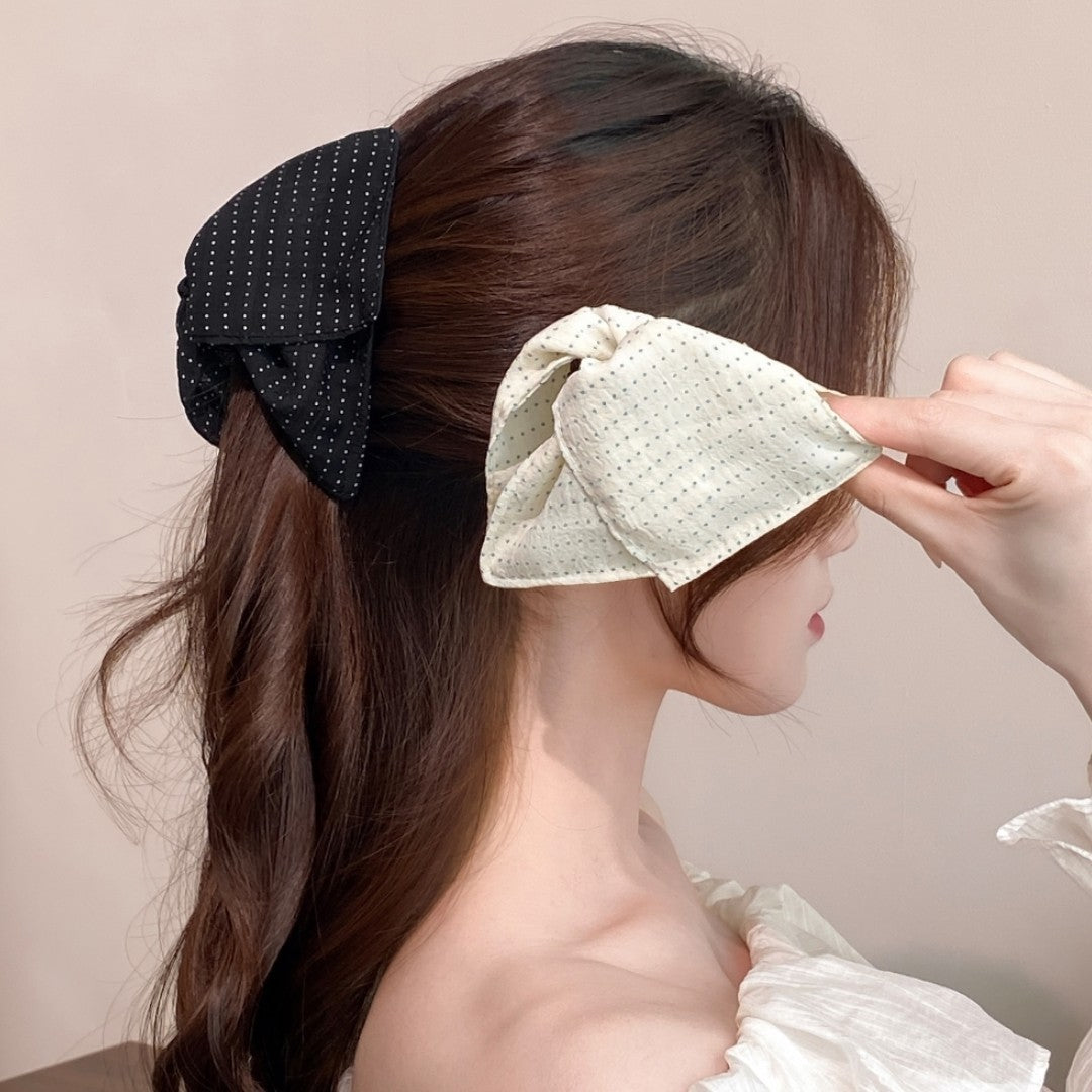 Fermaglio per capelli da donna triangolare minimalista in acrilico e tessuto con design artigianale, accessorio alla moda per pendolari