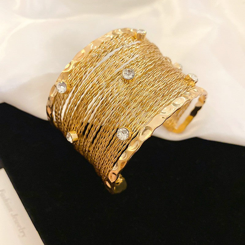 Pulsera Cóncava Irregular Minimalista para Mujer en Aleación de Latón con Acabado Galvánico