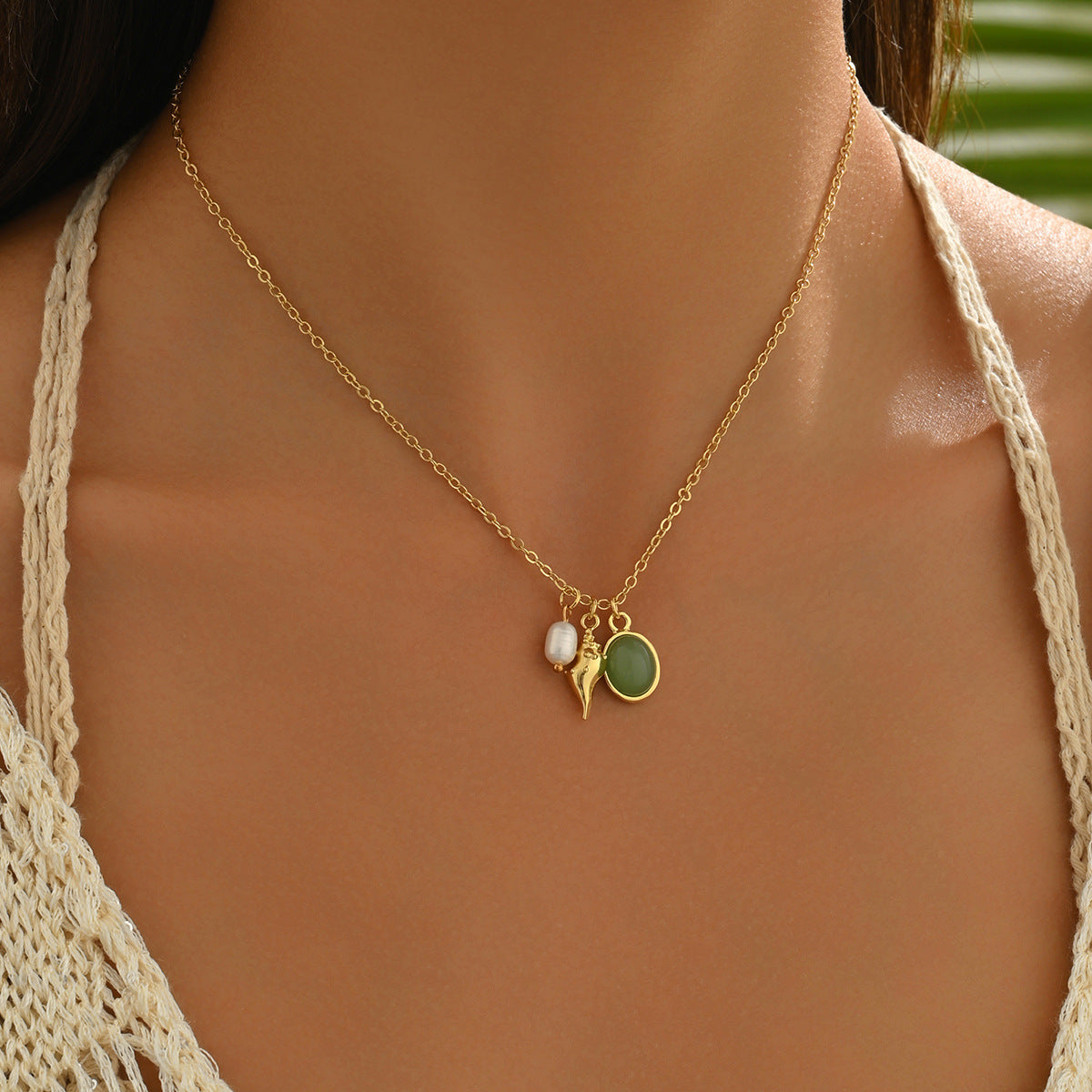 Collar con colgante geométrico de inspiración oceánica para mujer con incrustaciones de gemas en cadena de cobre