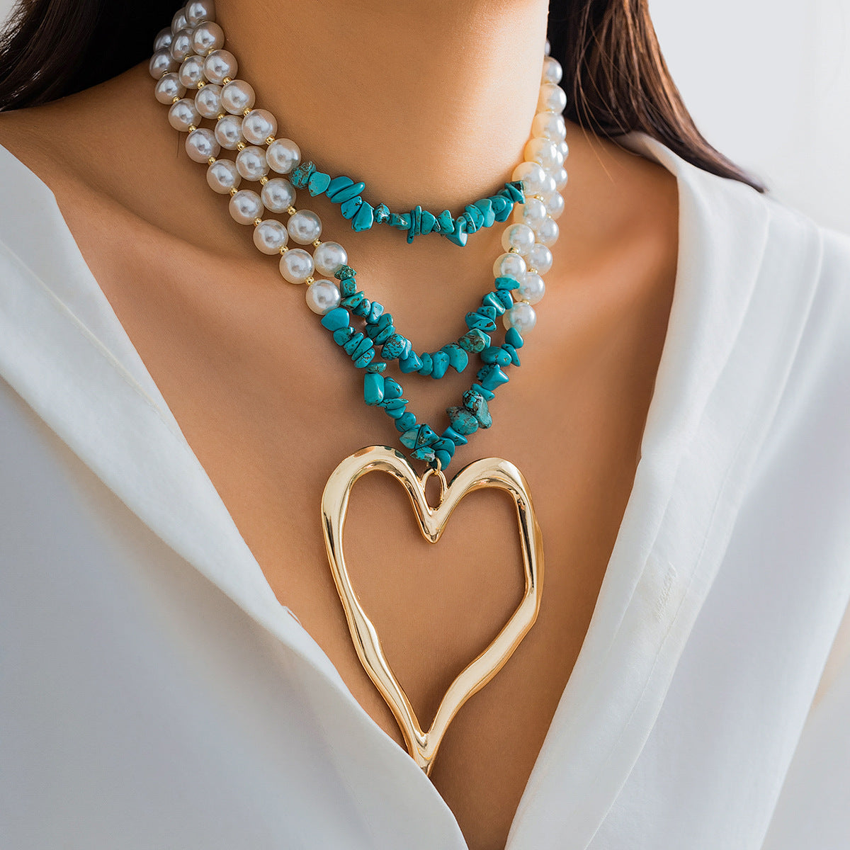 Collana vintage multistrato in turchese a forma di cuore grande da donna con ciondolo in lega e catena di perle placcate