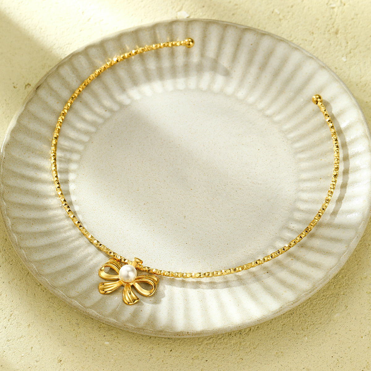 Elegante Collana da Donna in Acciaio al Titanio a Cuore e Fiocco con Finitura Placcata