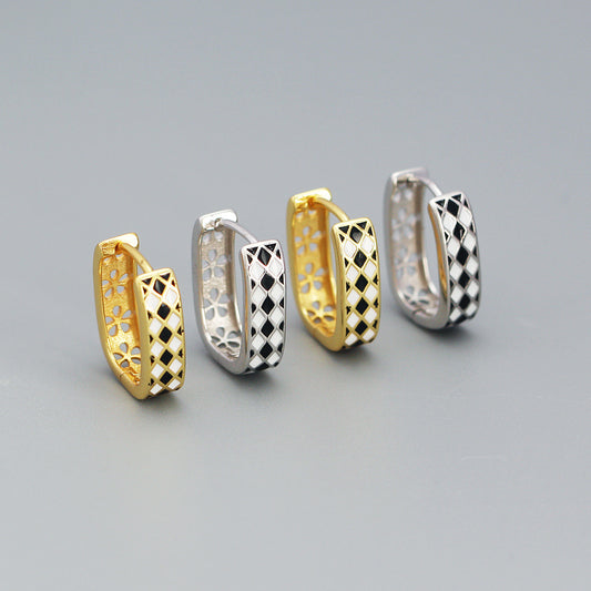 Dulces pendientes de aro en forma de U de plata de ley 925 con diseño geométrico a cuadros y aceite goteado