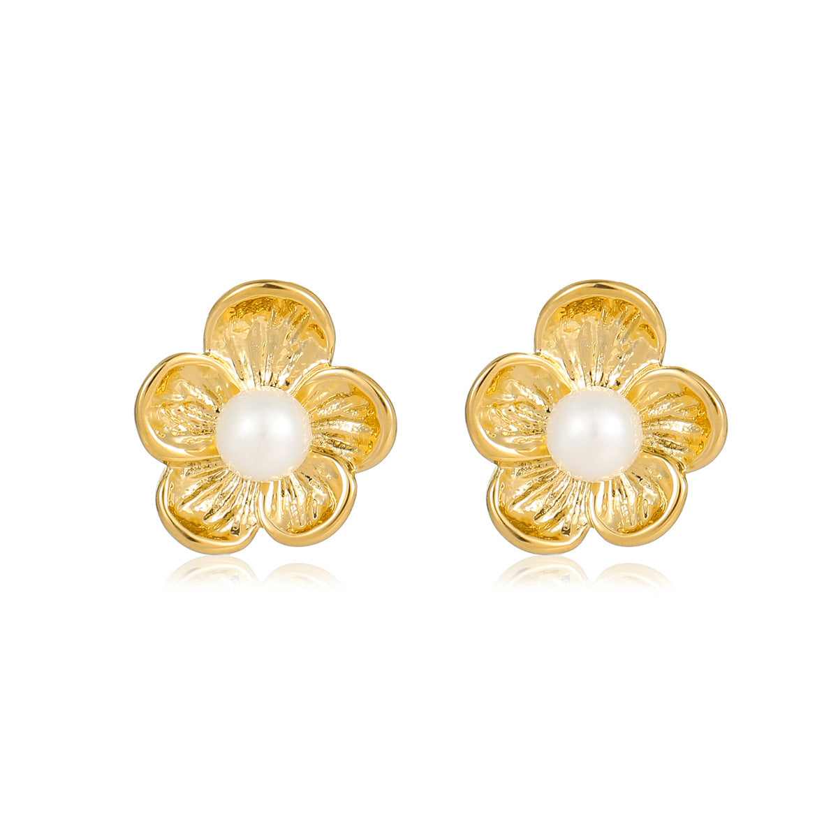 Eleganti orecchini in acciaio al titanio a forma di fiore con intarsio di perle da donna, accessorio di moda elettroplaccato