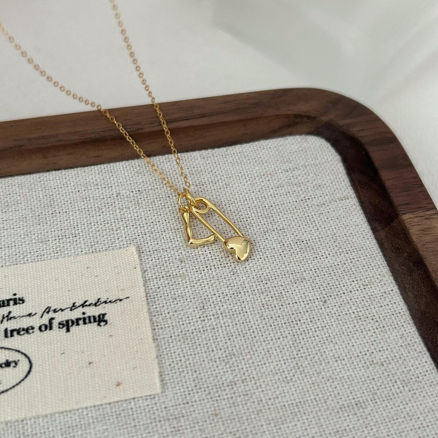 Minimalist Heart-Shaped 925 Sterling Silver Brooch Necklace with Electroplated Finish, Cross Chain Design