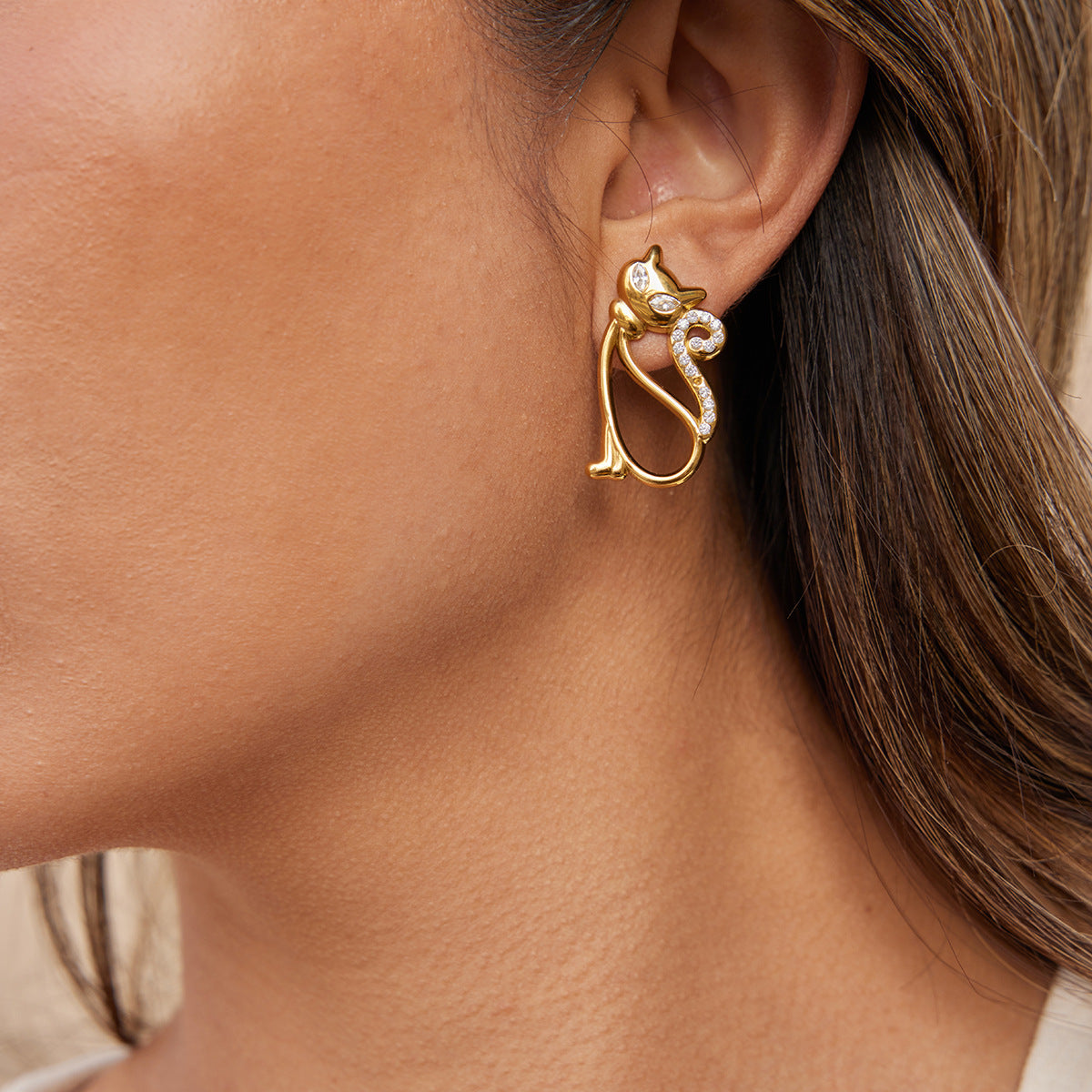 Orecchini a perno di lusso con gatto geometrico, placcati oro 18K, in acciaio inossidabile, con intarsio di strass, gioielli alla moda da donna