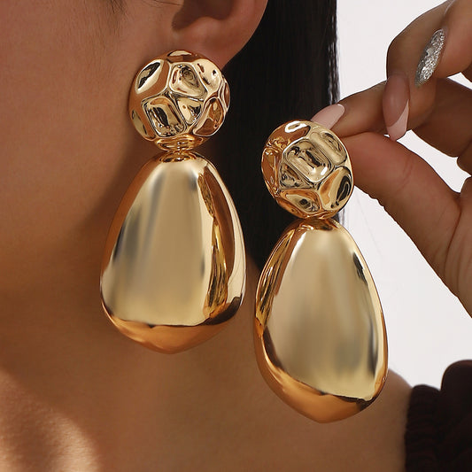Pendientes minimalistas de aleación geométrica para mujer con acabado galvanizado y detalle circular
