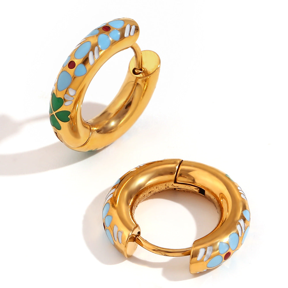 Orecchini a cerchio da donna minimalisti a forma di fiore di trifoglio, in acciaio inossidabile con placcatura in oro 18 carati e finitura smaltata
