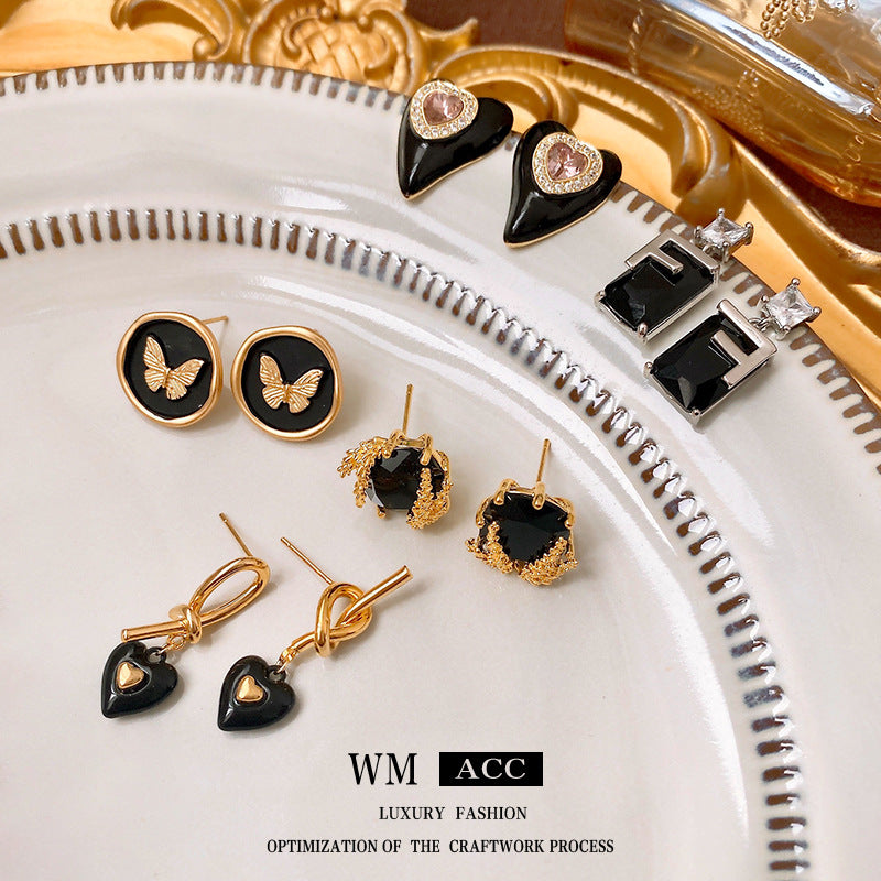Luxury Style Heart-Shaped Enamel Gold-Plated Silver Needle Earrings for Women with Minimalist Black Accent