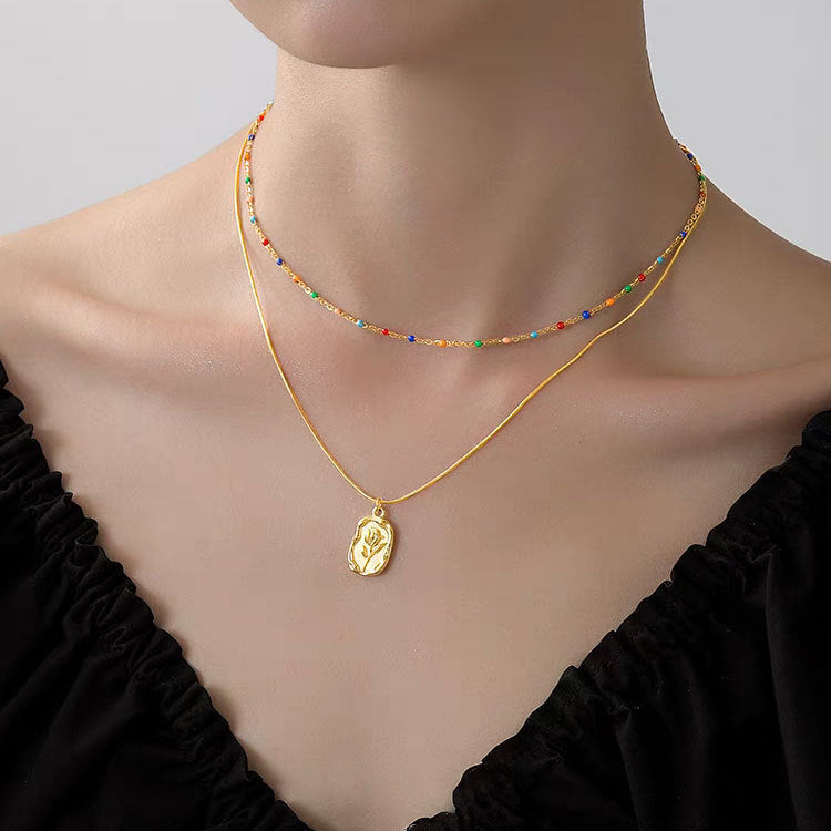 Collana pendente vintage a tulipano e rosa francesi in acciaio al titanio con placcatura in oro 18 carati su catena a serpente