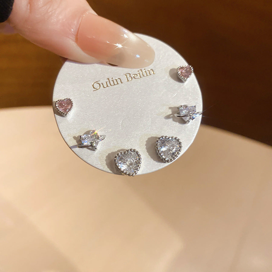 Orecchini a perno con cigno geometrico minimalista e zirconi cubici su base in rame e perni in acciaio inossidabile per donna