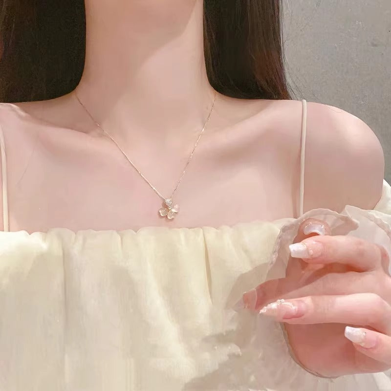 Collana Originale in Acciaio al Titanio a Forma di Trifoglio con Ciondolo in Pietra Occhio di Gatto su Catena ad O per Donne e Uomini