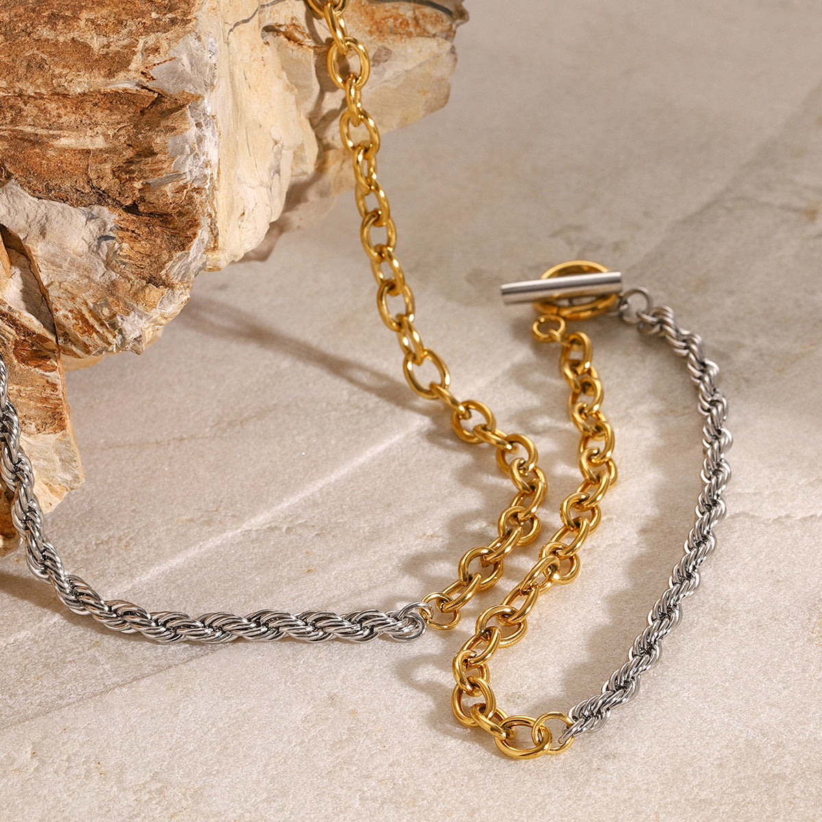 Collana Minimalista Irregolare in Acciaio Inossidabile con Dettagli Placcati in Oro 18K da Donna
