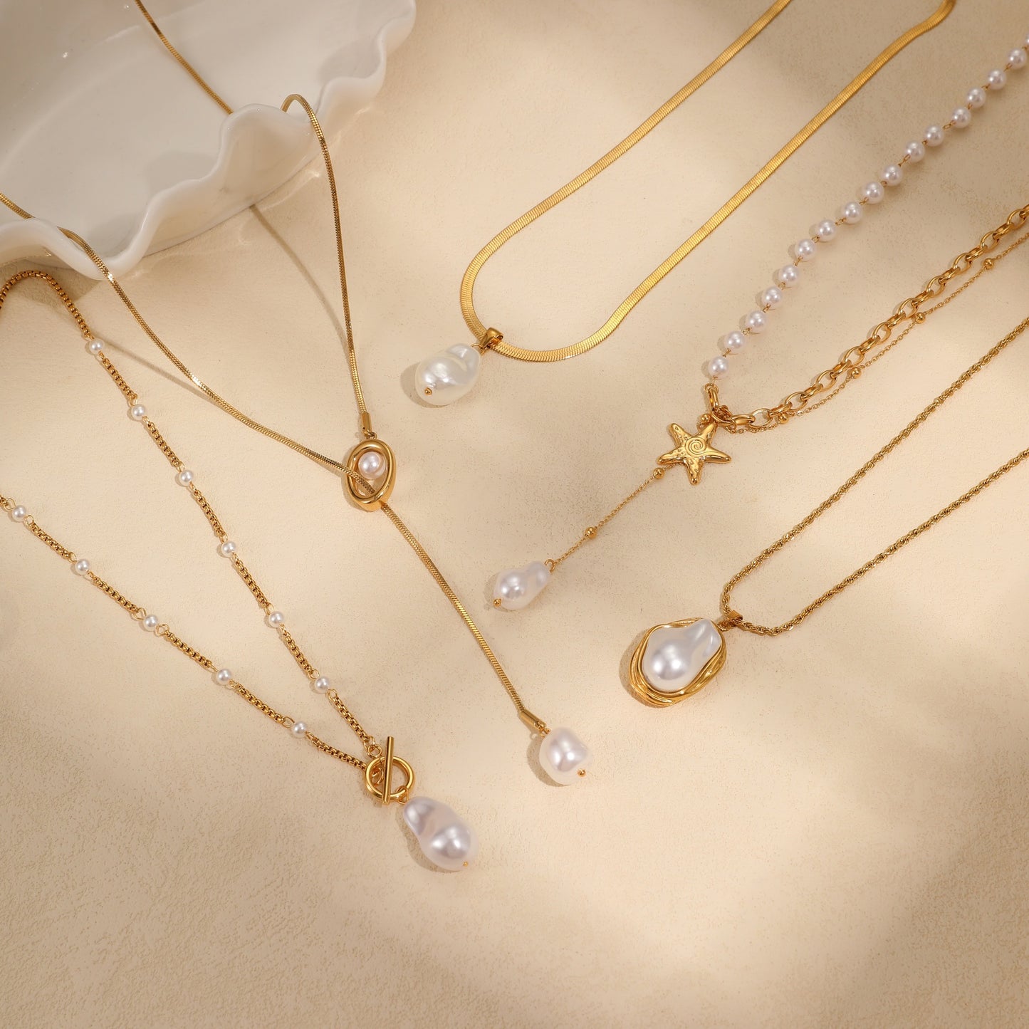 Collana pendente geometrica da donna alla moda in stile barocco, in acciaio al titanio placcato oro