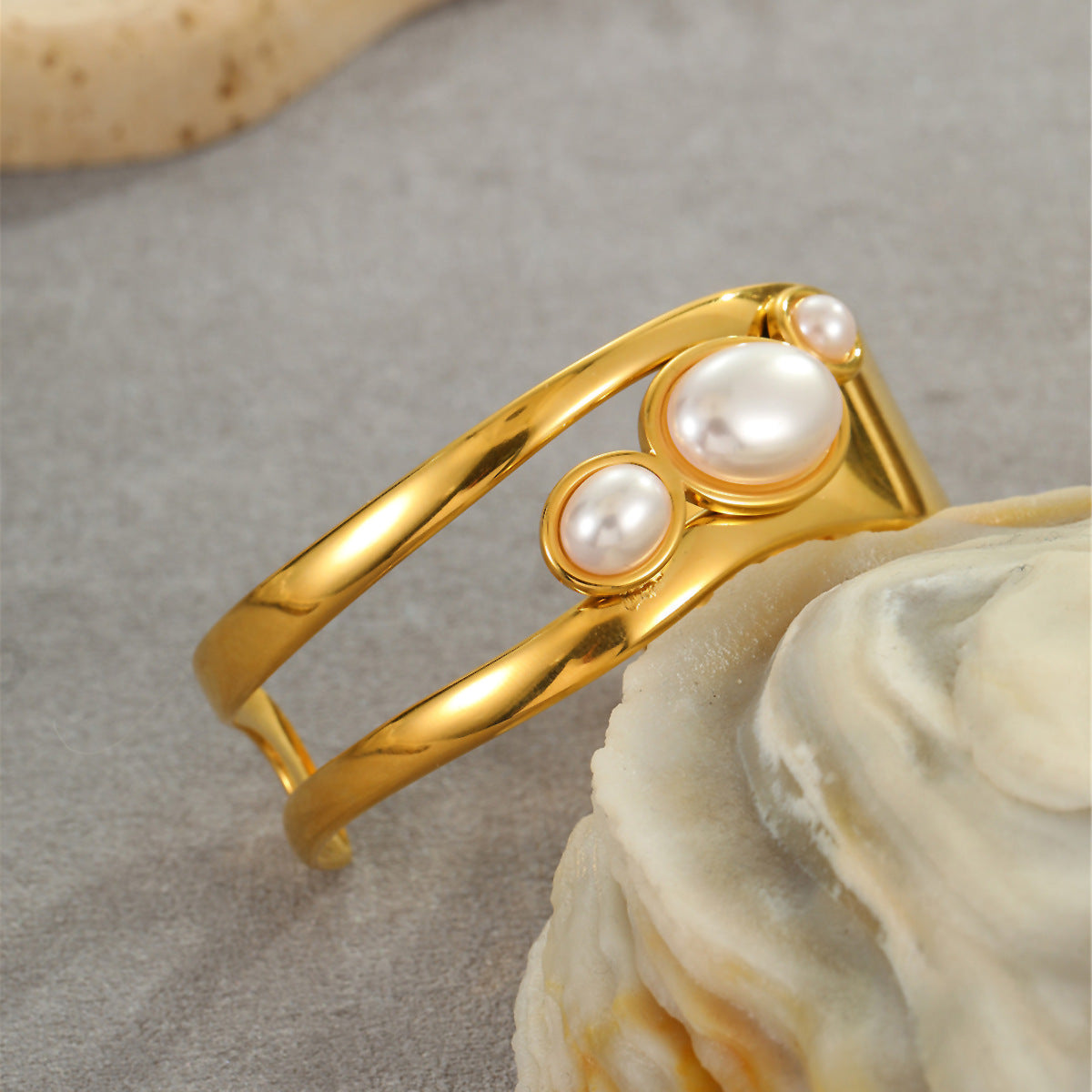 Fashionable Geometric Stainless Steel Cuff Bracelet with Pearl Inlay and 18K Gold Plating for Women