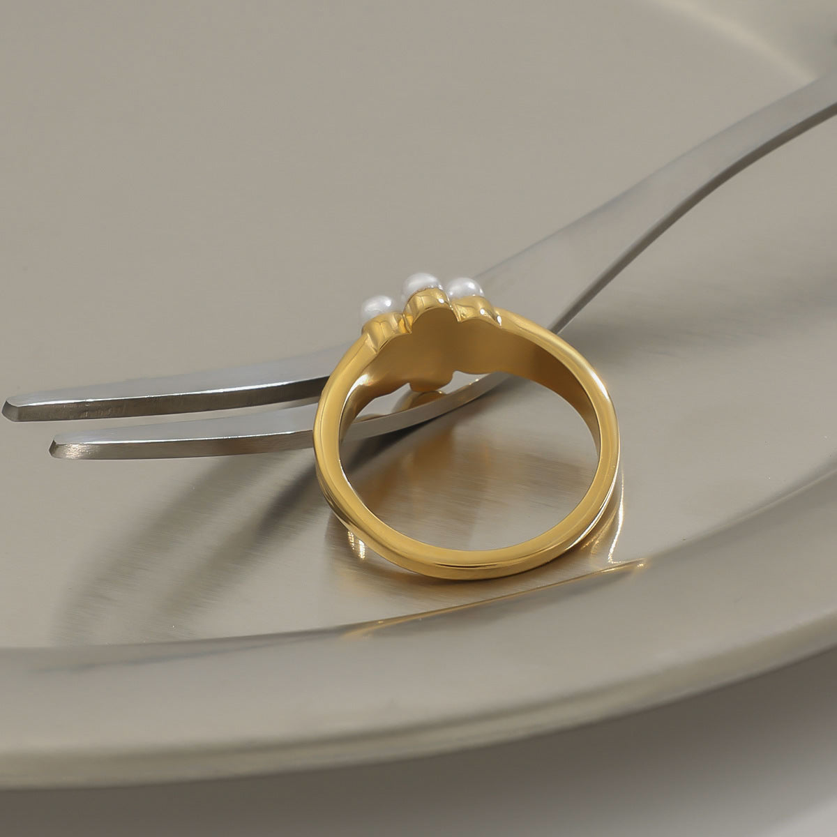 Elegant Geometric Stainless Steel Plated Ring with Pearl Inlay for Women